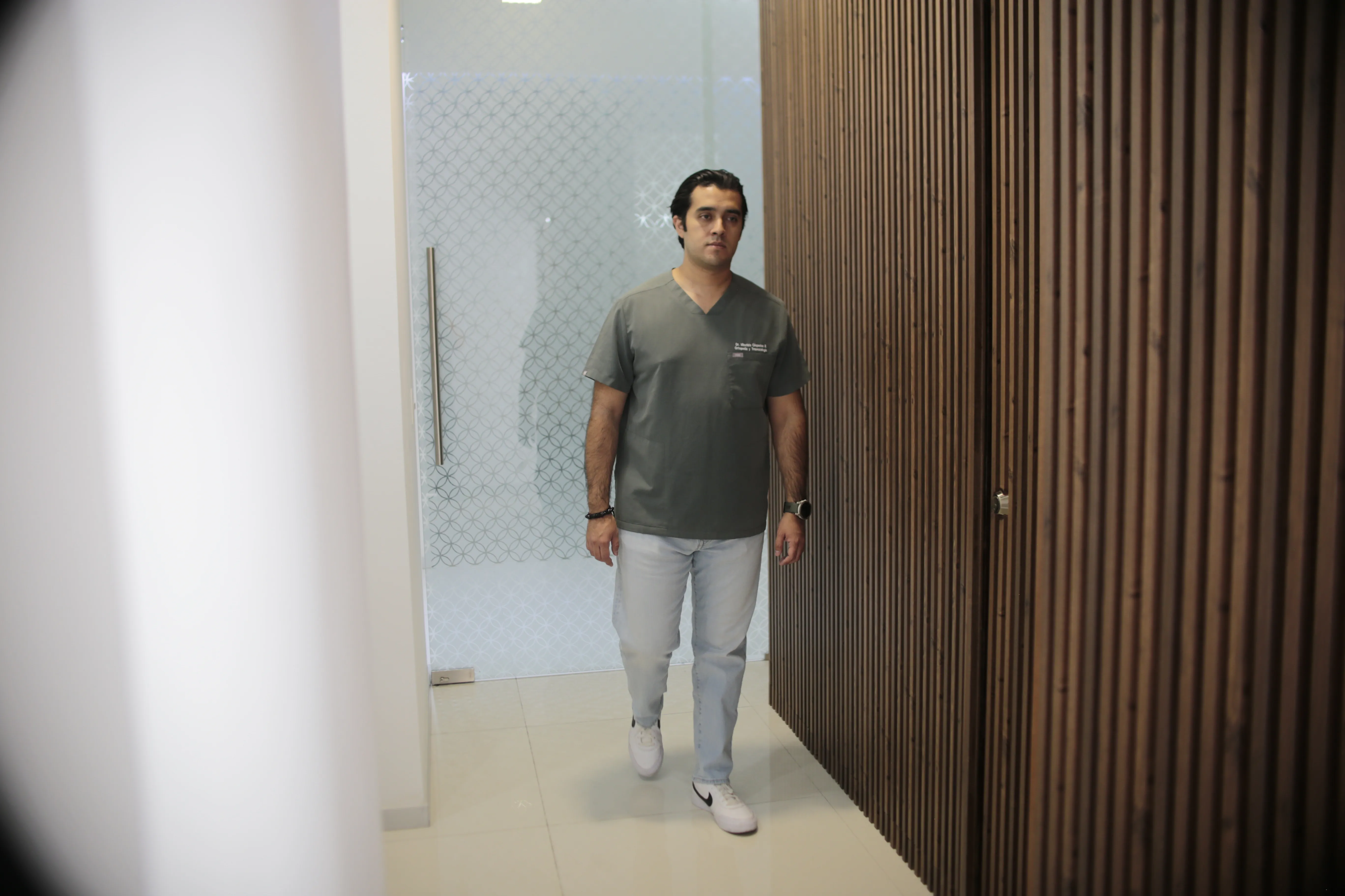 Dr. Mauricio Céspedes, ortopedista y traumatólogo, en Torres Médicas de Angelópolis